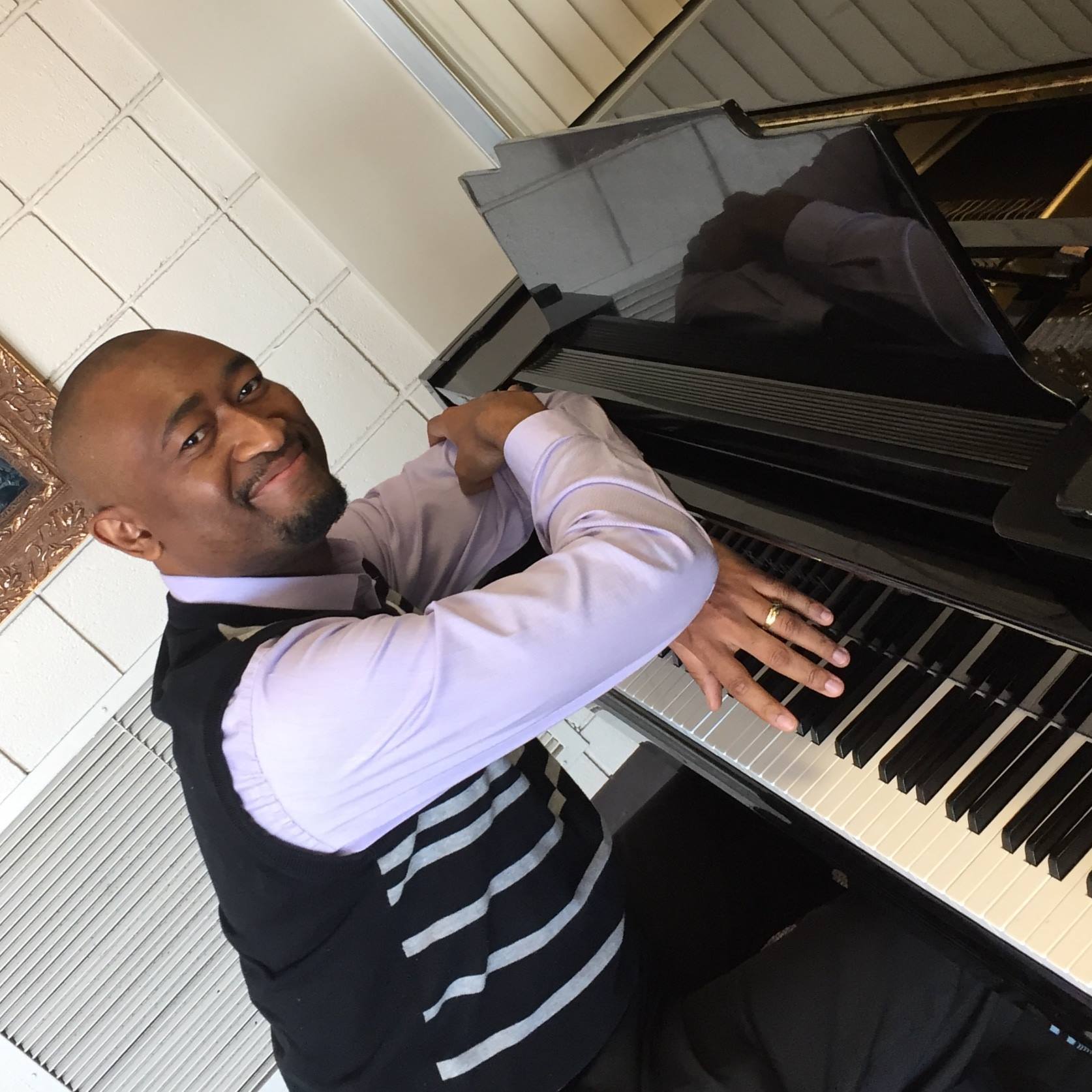 josephnimohpiano.jpg (235 KB)